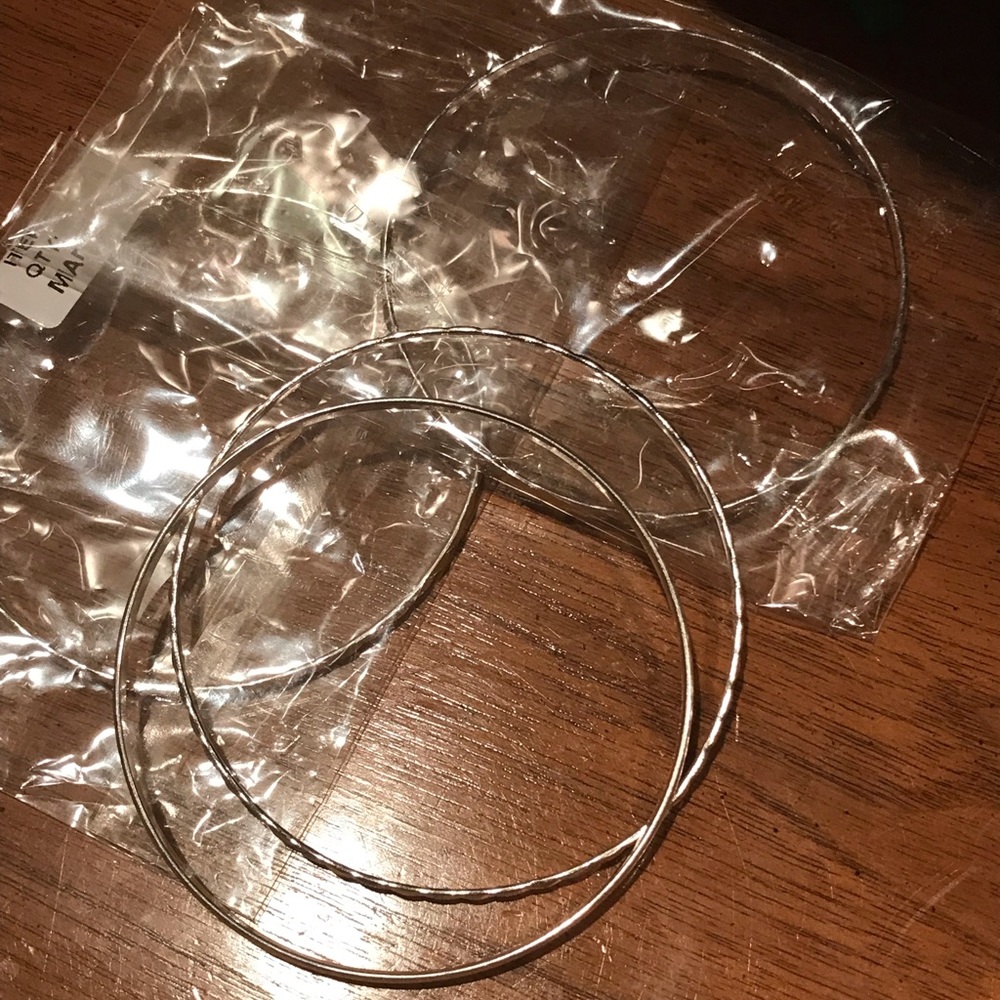 Silver bangles. - Picture 6 of 6